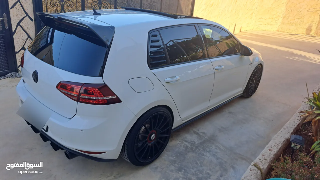 لحق اااذا بتلحق بسبب السفر جولف gti mk7 2015  بسسس على 79 الف ككاااش فقط
