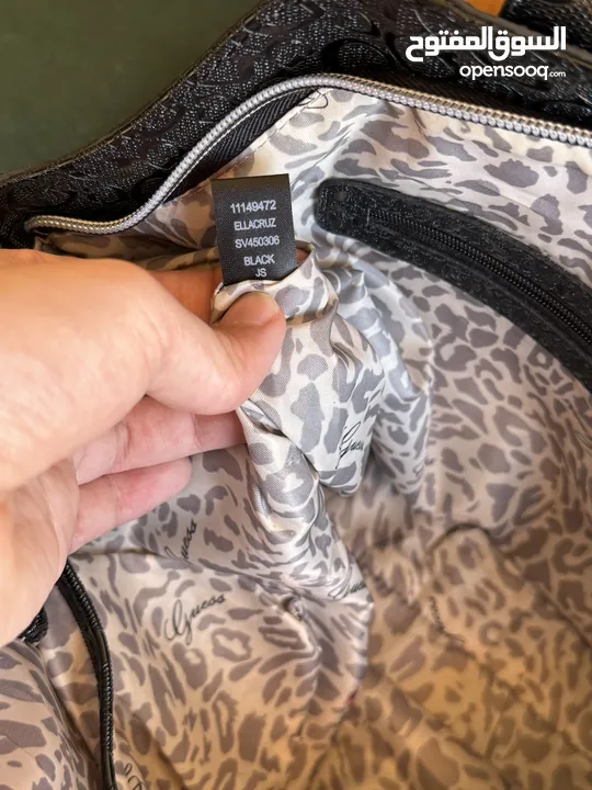 شنطة جيس مستعملة للبيع guess