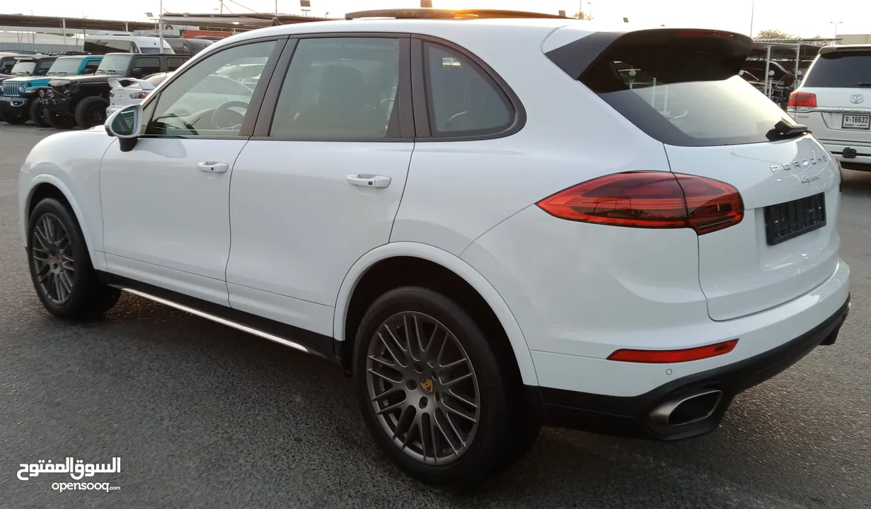 Porsche Cayenne V6 3.6L Full Option Model 2017( Platinum Edition agency status)