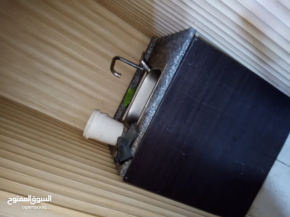 عدة وافل وكريب و ماكينة بوظة على الصاج وثلاجة ومطبخ لاتيه وفلتر ونثريات