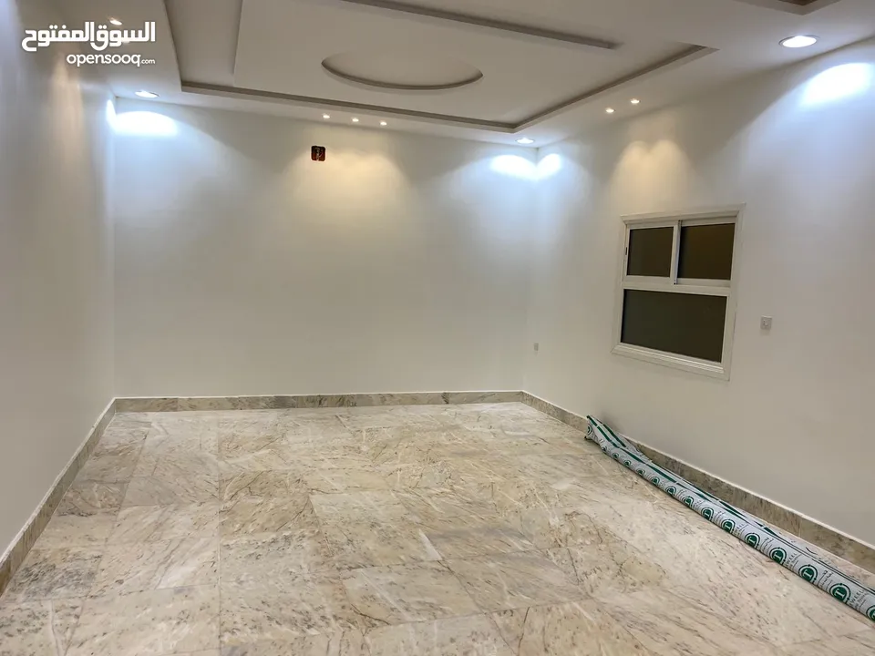 شقة فاخرة للايجار  الرياض حي الياسمين  المساحه 180 م   مكونه من :   3 غرف نوم  3 دورات مياه   دخول ذ