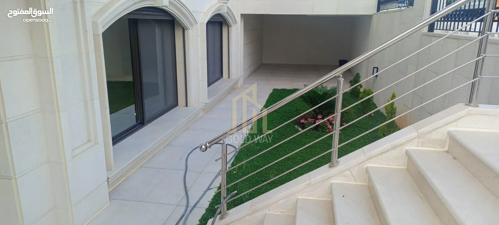في أرقى مناطق الرابية شقة أرضية 400م بإطلالة مميزة جدا وبتشطيبات فلل/ ref 5085