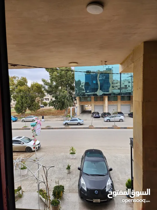 مخزن تجاري (محل) للإيجار مساحة (46 متر) مع سدة قرب مجمع عمان بجانب دوار اليوسفي بجانب ID burger