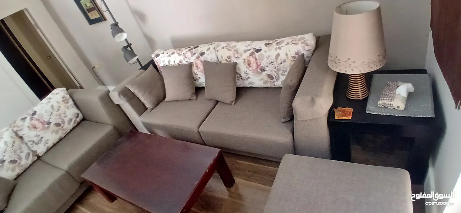 طقم كنب بحالة ممتازة للبيع