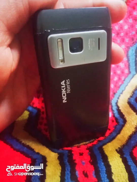 موبايل نوكيا  Nokia. N8 بحالته جاي من إيطاليا كان مركون فيه مشكله الشاشه طافيه ولما تتصل عليه تشتغل