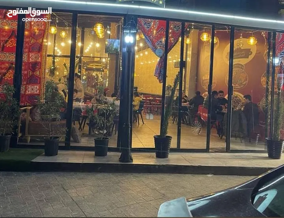 مطعم للبيع بعدة او بدون السابع خلف الملكية بسعر مغري بعدم التفرغ
