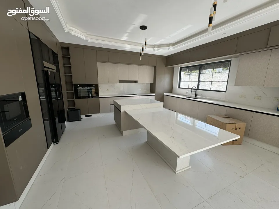 فيلا مميزة شبه قصر في اجمل مواقع عبدون بالقرب من السفارة الاميركية
