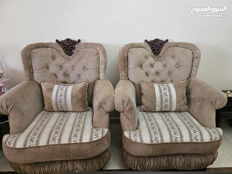 طقم كنب فاخر  جيدد عدد 7 مقاعد