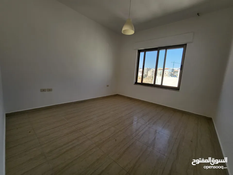 شقة فارغة للبيع بين الدوار الرابع و الخامس - ref: 14595