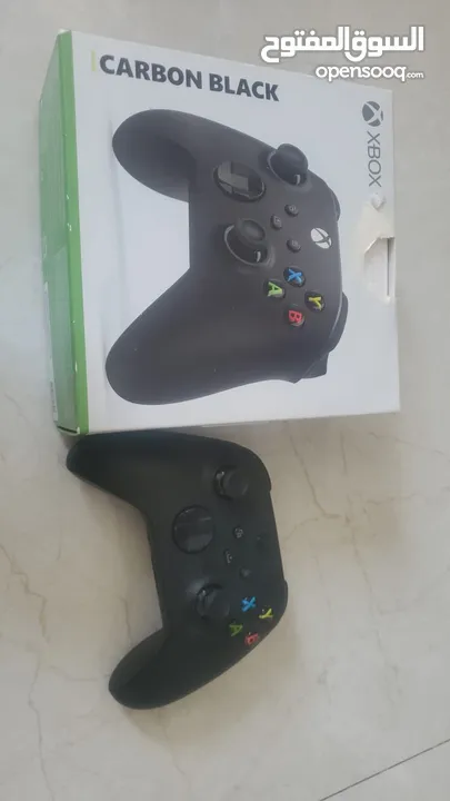 2 Xbox controllers