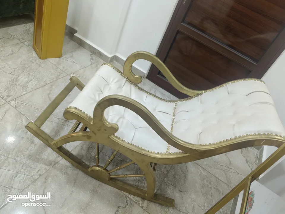 كرسي هزاز شبه جديد