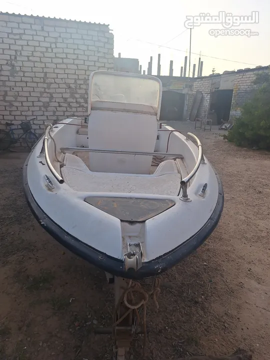 قارب كامل للبيع