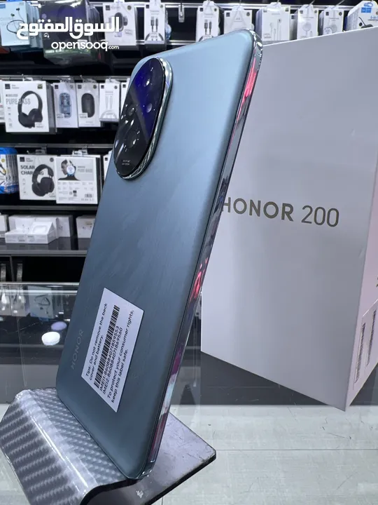 Honor 200 (256 GB / 12 RAM) هونر 200  مستعمل اسبوع فقط ولا خدش مستعمل يوم فعليا مع الكرتونة و الشاحن