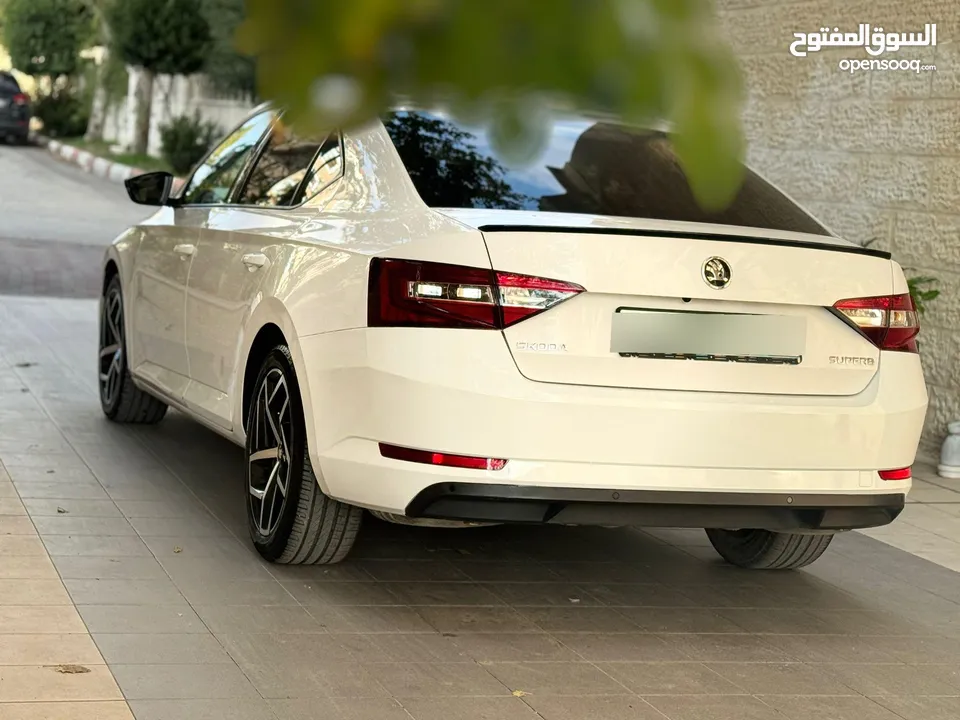 سكودا سوبيرب موديل2020 وترخيص 2019 فحص ممتاز ولا غرام بويه  مطور 1500 بنزين