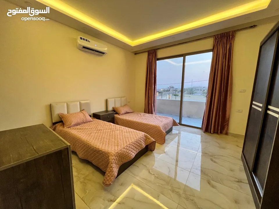 شاليه بمواصفات فاخره في البحر الميت للبيع