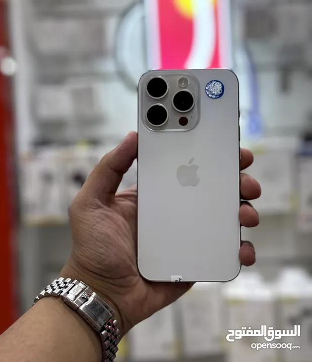 عرض خاص : iPhone 15 pro 256gb هاتف بحالة الوكالة بدون مشاكل مع ضمان و مع ملحقات و بأقل سعر لا يفوتك