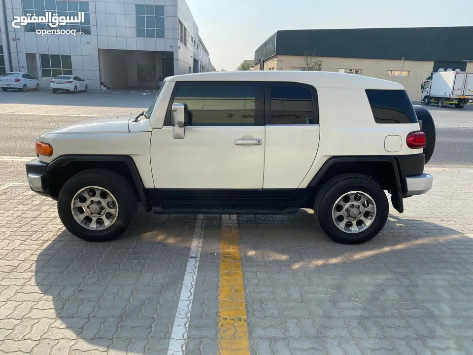 Toyota FJ cruiser... Model 2012...GCC Specifications... Super Clean