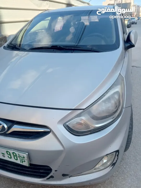 هونداي اكسنت للبيع  بحاله ممتازه شصيات الف مطور الف السياره مكسور عليها سنه ترخيص امكانية البدل ع كا