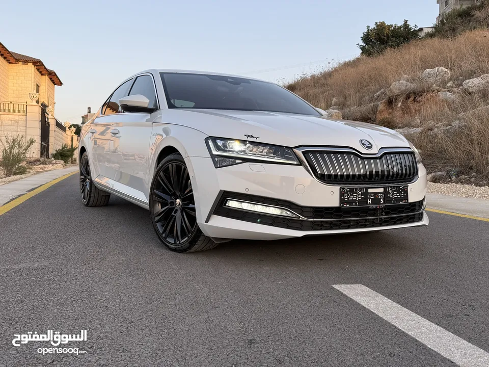 سكودا سوبير ب بلج ان هايبرد