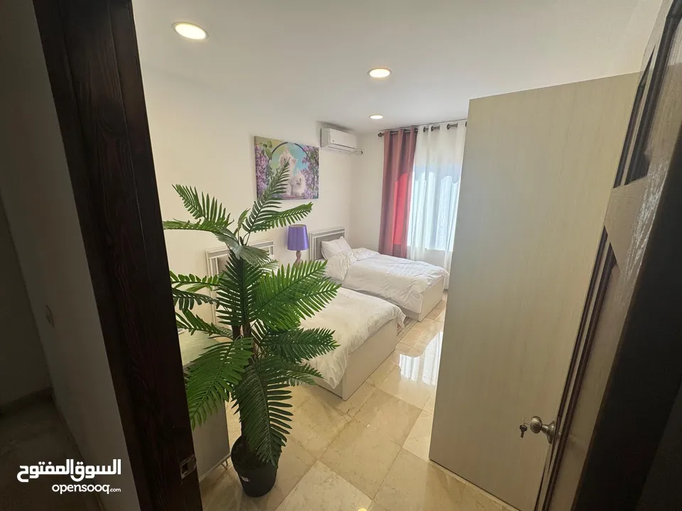شقة مع روف 4 غرف فندقية مفروشة ملوكي للإيجار    السعر لليوم •اقل مدة اسبوع•