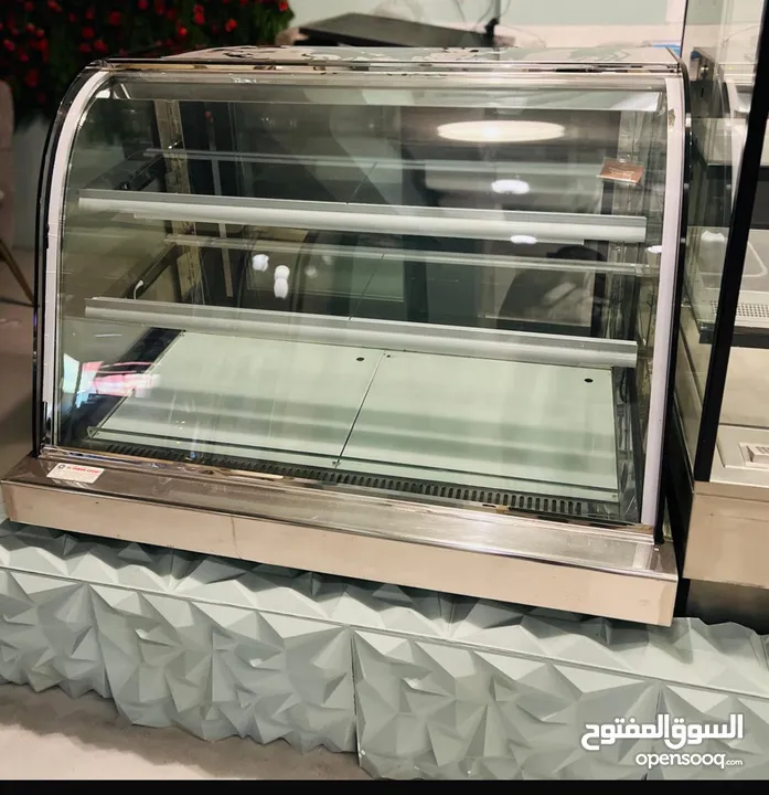 ثلاجه عرض سندويجات وكيكات