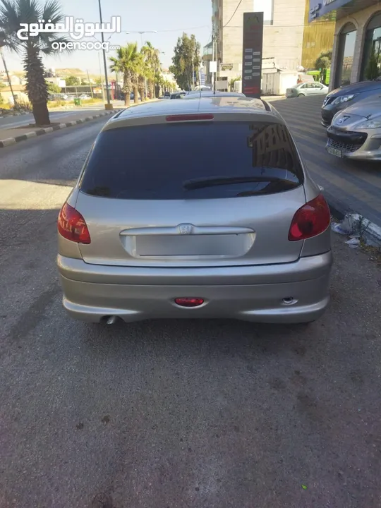 سيارة بيجو 206 فضي