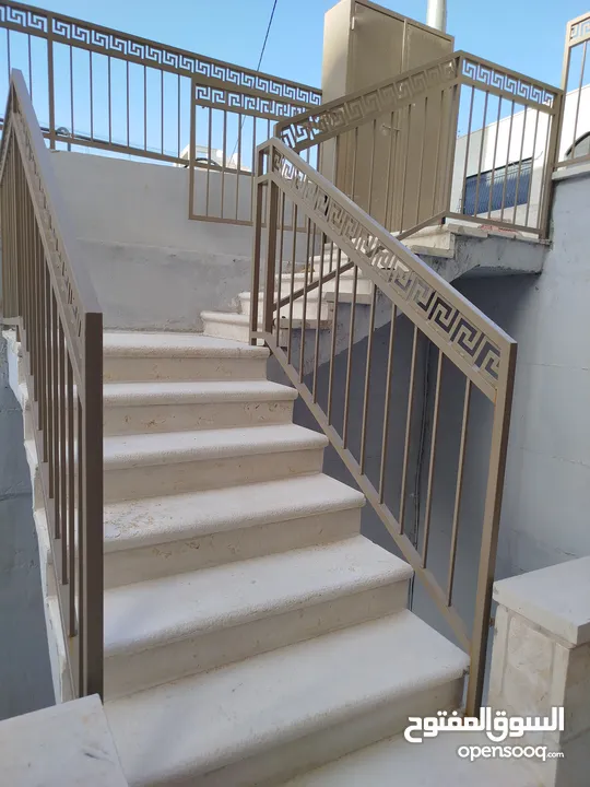 شقه مع حديقه للبيع