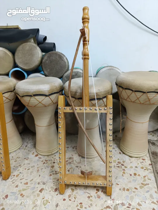 مجموعة متنوعة من الالات الموسيقية من الجلد الطبيعي وشغل يدوي 100%