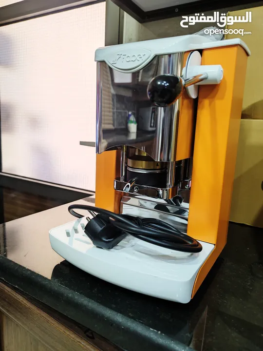 ماكينة تحضير القهوة -كبسولات- نوع -فابر-؛ صناعة إيطالية بالكامل.