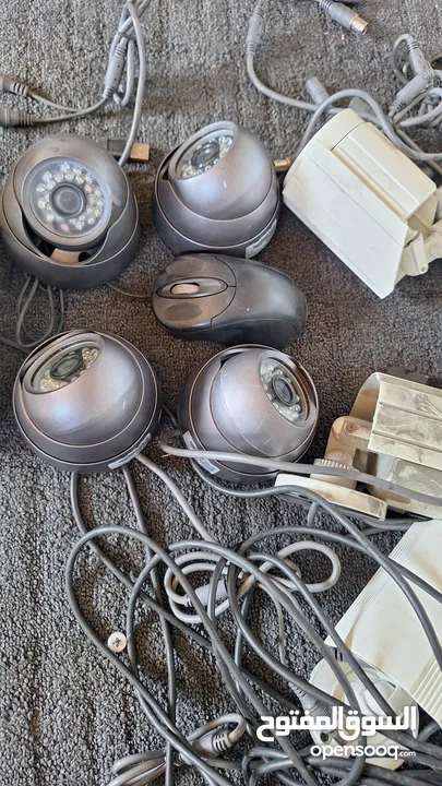 كاميرات تصوير عدد 12 غير مستخدمات مع جهاز DVR للبيع بسعر 55دينار عليهم آثار شحابير بسيطة تزال بالمسح