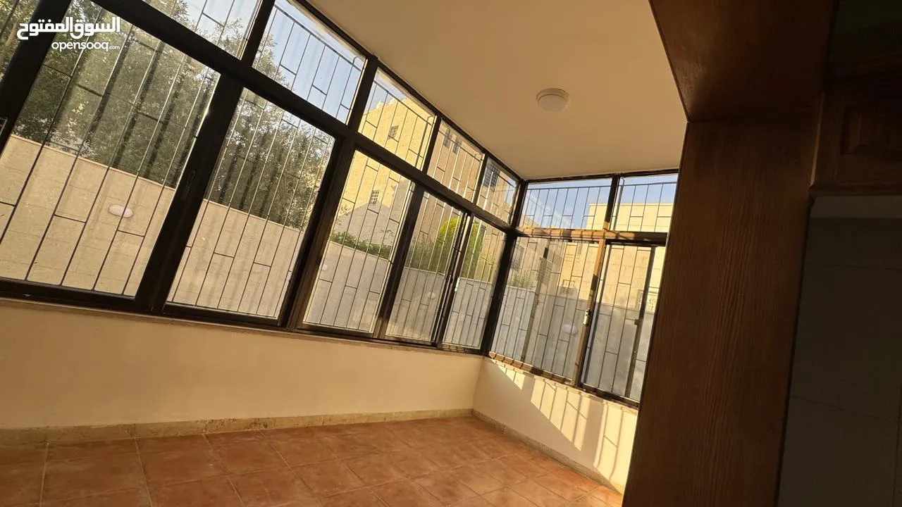 Well-Maintained Villa in Umm Al Summaq / فيلا بحالة ممتازة في أم السماق