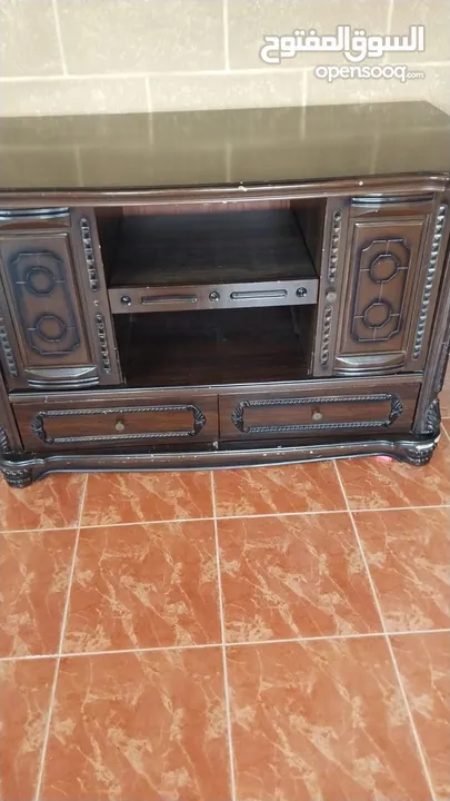 بوفيه تلفزيون بحالة جيدة جدا