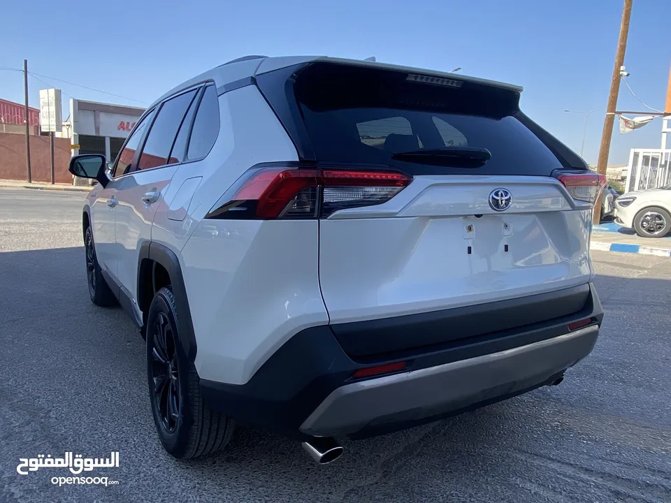 TOYOTA RAV4 XLE PREMIUM