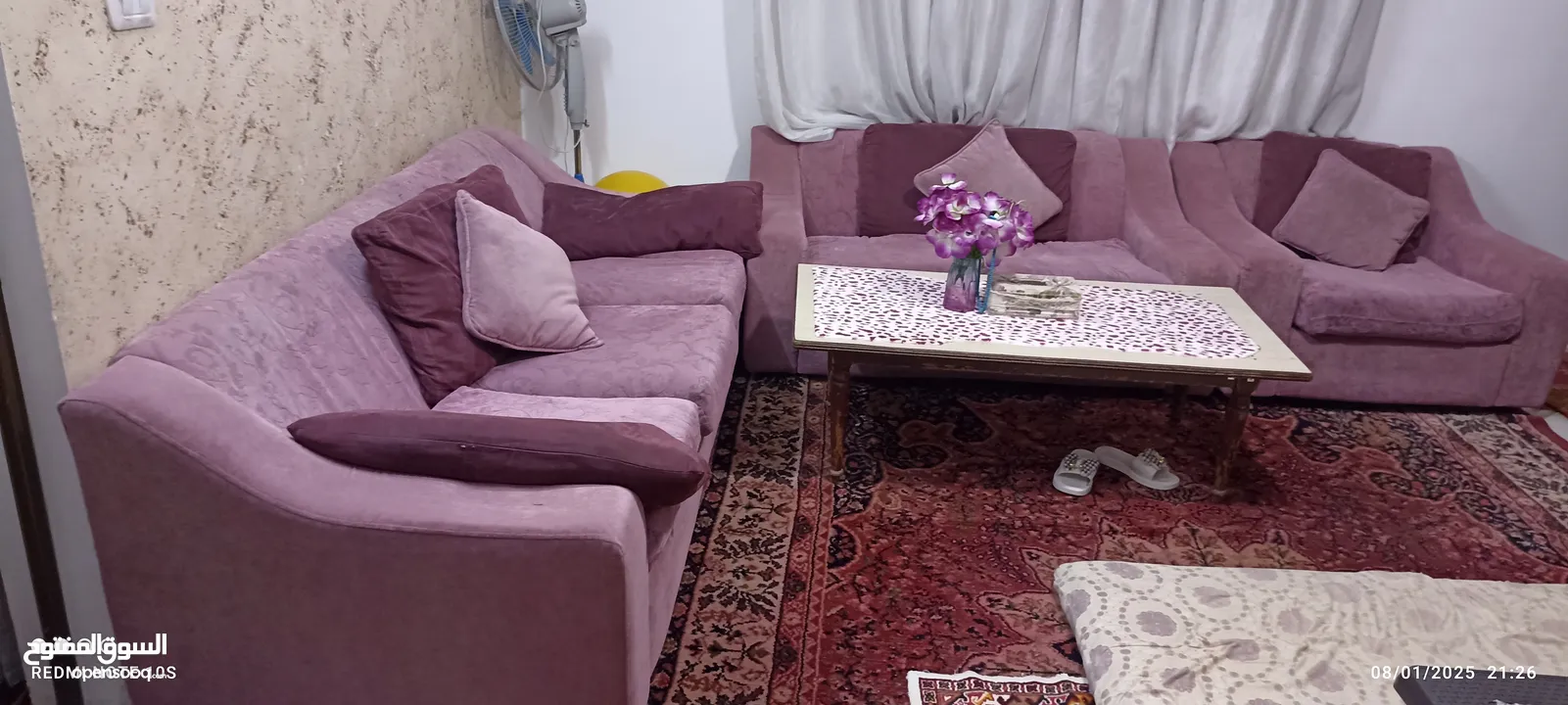 طقم كنب مستعمل بحالة جيدة جدا تسعة مقاعد