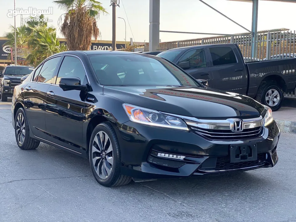 Honda Accord Hybrid clean title 2017 (حرة)