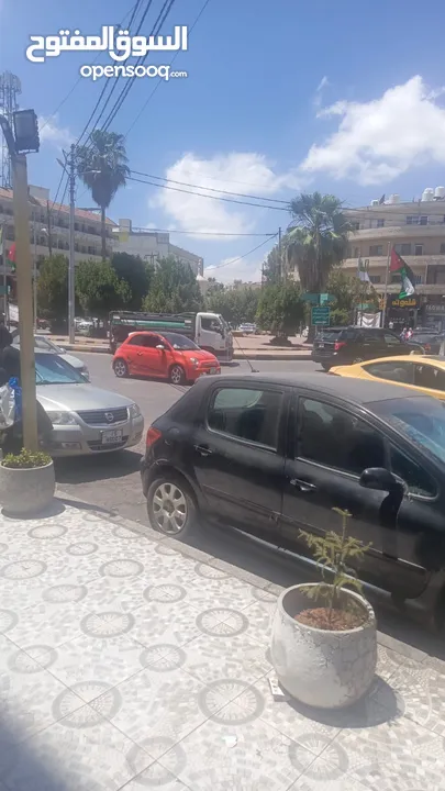 محل للبيع بنص السوق والحركة بسعر مغري جدا بداعي عدم التفرغ وفرصة لسفر بجانب مطعم هاشم السياحي
