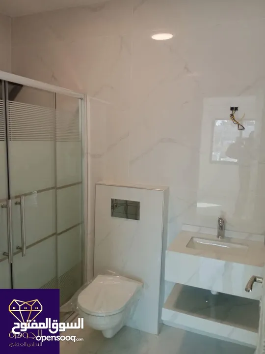طابق اخير مع روف دوبلكس فاخر لم يسكن لقطه وبسعر مغري جداااا عرض خاص يا بلاش في أرقى واجمل مناطق خلدا