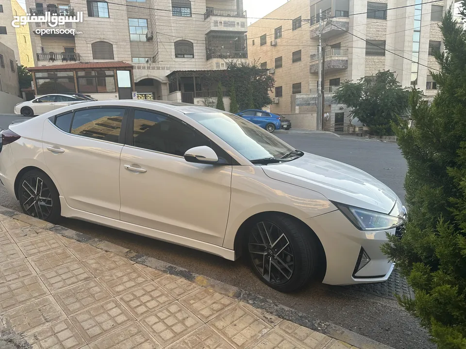 2019 Elentra Turbo.
