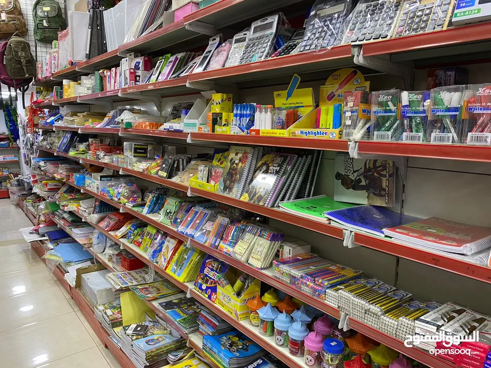 بضاعة مكتبة قرطاسية و اكسسوارات و عطور و اللعاب للبيع بسعر اقل من الجملة بسبب الاغلاق والتصفية شروه