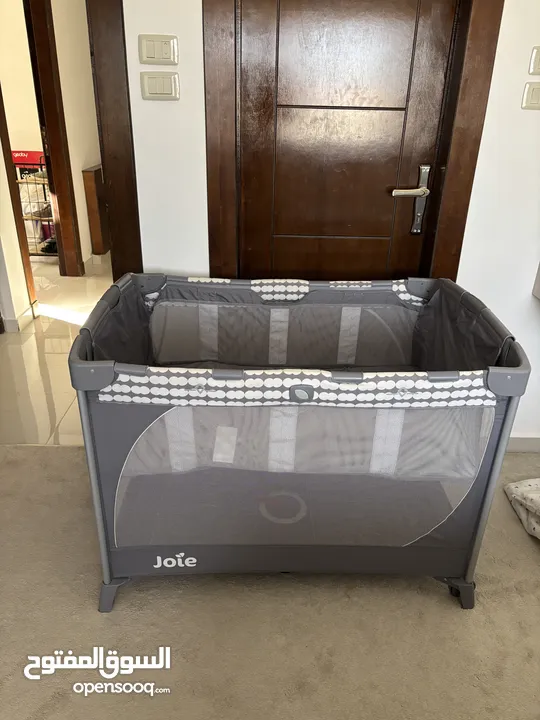 سرير بيبي سرير اطفال ماركة joie البريطانية