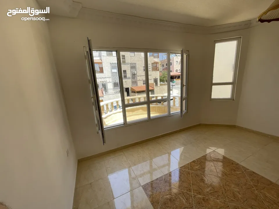 عمارة للبيع فل عقبة تاسعة جمعيات شقتين كل شقة 200 متر+ تسوية 80 متر بسعر مغري مساحة الارض 476