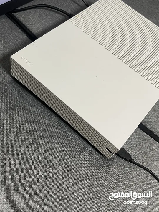 جهاز xbox one s مستعمل بحاله الجديد للبيع بسعر حرق فقط 750 للتواصل على الخاص