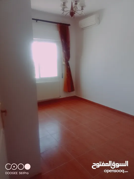 شقة للبيع طابق ثالث مع روف