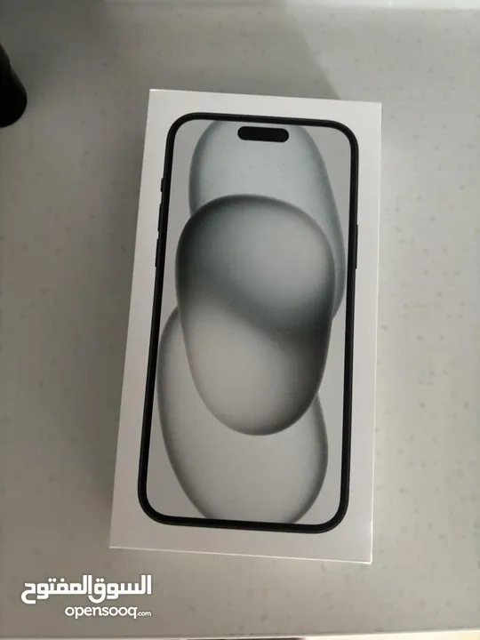iPhone 15 (128GB/256GB) جديد  كفالة شرق اوسط لمدة عام من تاريخ الشراء الجهاز  يوجد بكج اصلي