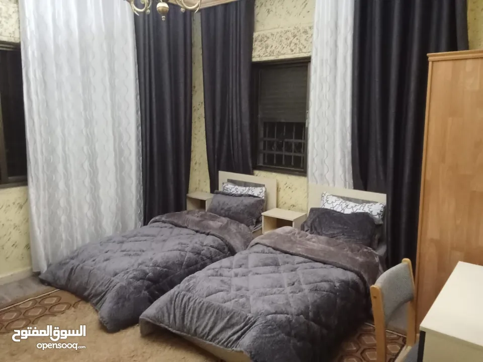 بيت مستقل على المطل (طابق واحد) مفروش/ للايجار يومي واسبوعي على الشارع مباشرة بمنطقة هادئة وراقية
