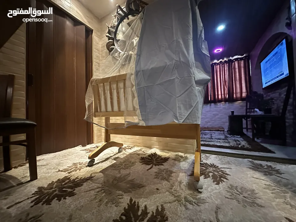 تخت بيبي خشب زان اصلي وارد تركيا استعمال بسيط جداً. بحاله الوكاله