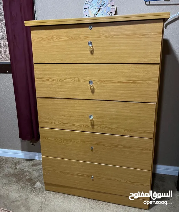 غرفتين نوم بحاله نظيفة خشب بحريني