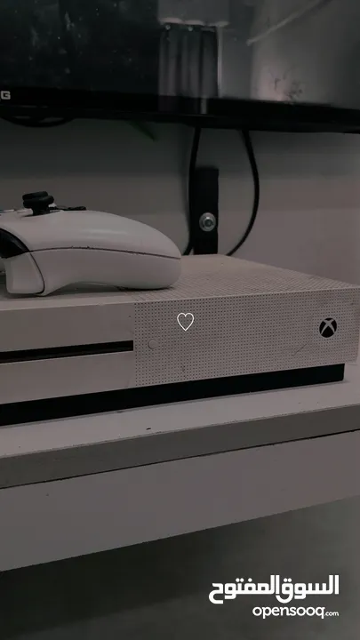 محل كامل للبيع أجهزة بلاستيشن أجهزة اكس بوكس أجهزة كاونتر المعنى التواصل