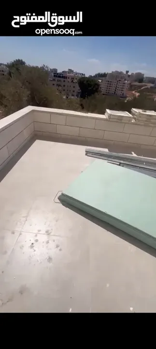 شقه في بتونيا مساحه 175متر طابق اول فوق الشارع