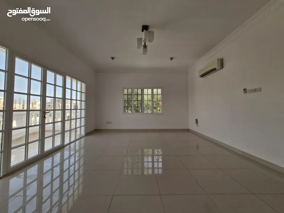 5 BR Spectacular Villa in Al Hail – for Rent